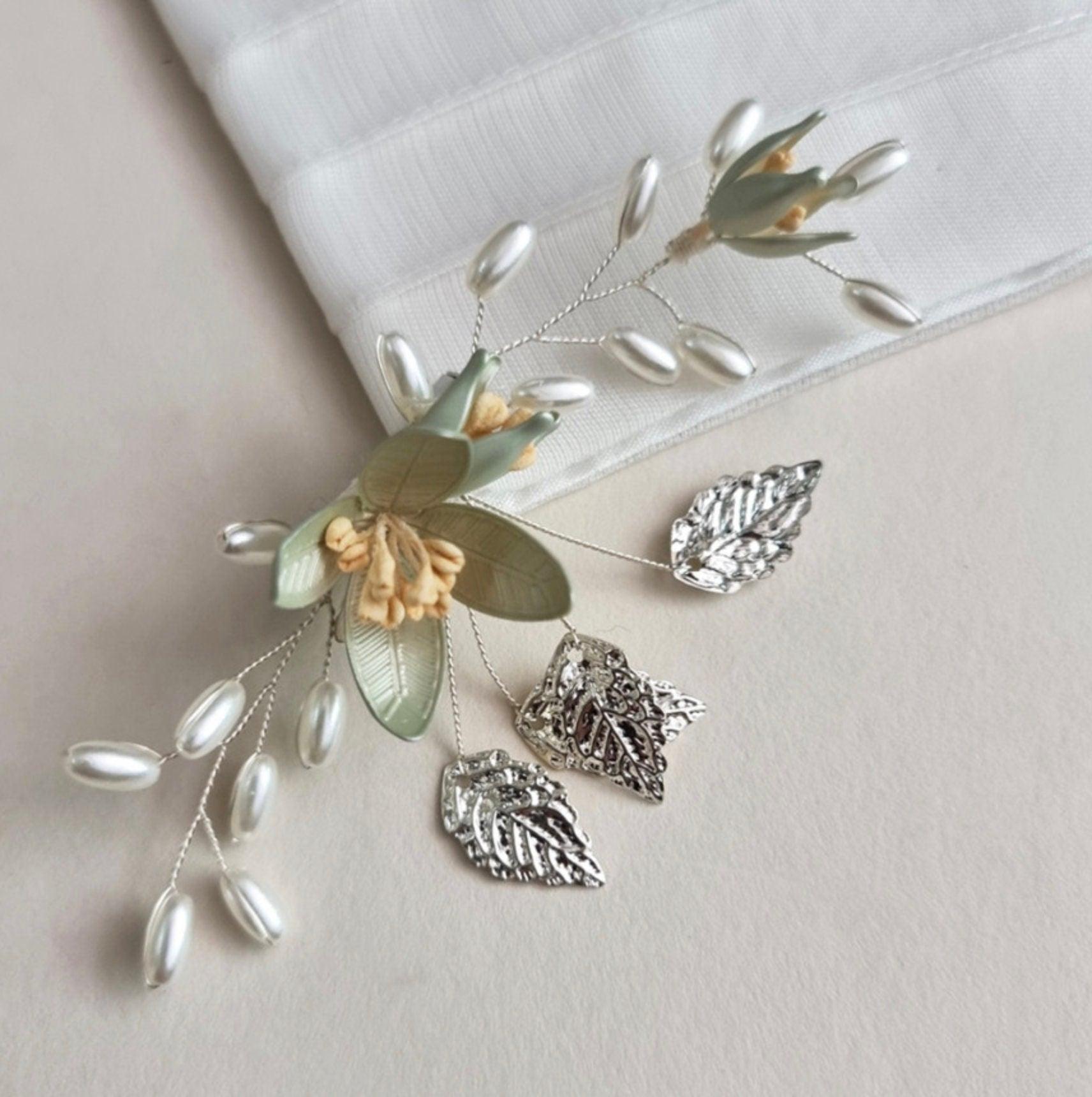 Rustic Floral Brooch - Native Korean