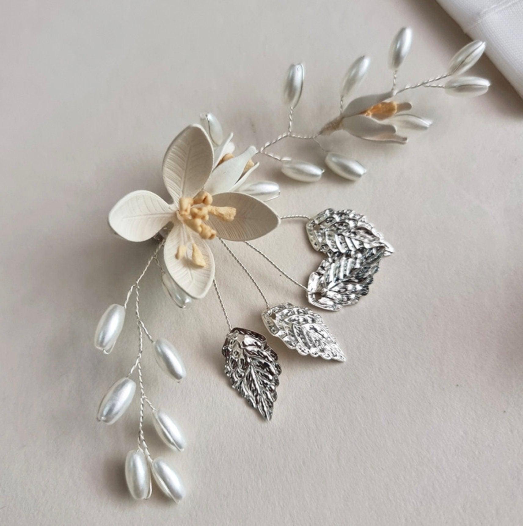 Rustic Floral Brooch - Native Korean