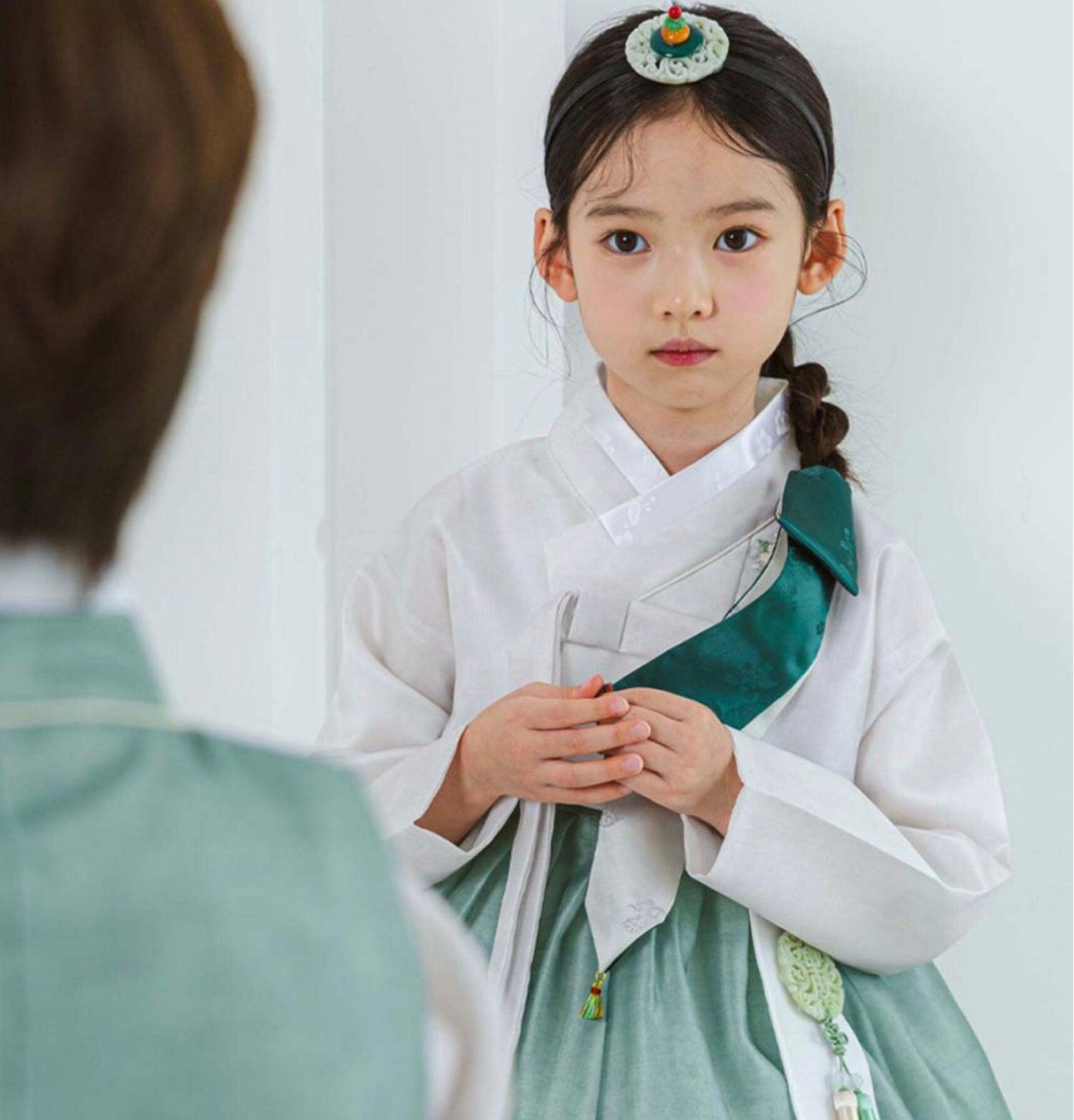 Yuhee Jeogori Green Girl Hanbok (100D-15YR) - Native Korean