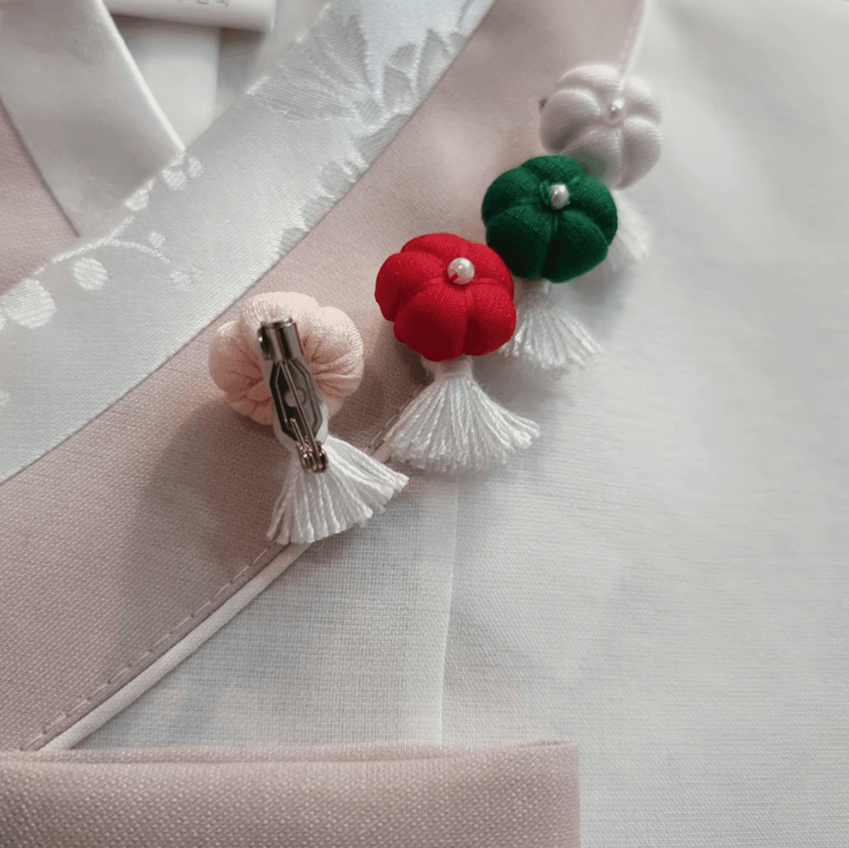 Cute Pumpkin Brooch - Native Korean