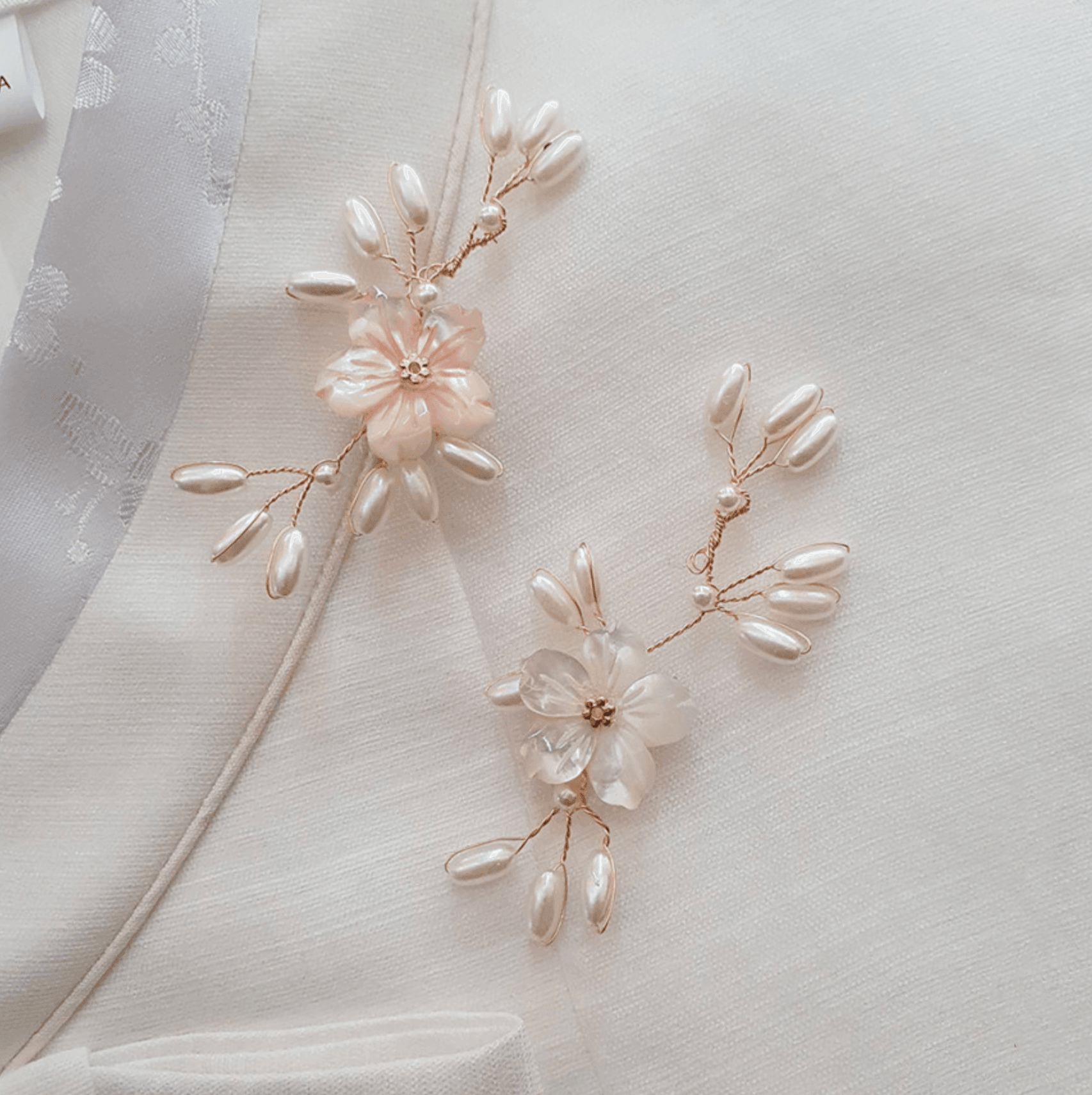 Hibiscus Brooch - Native Korean