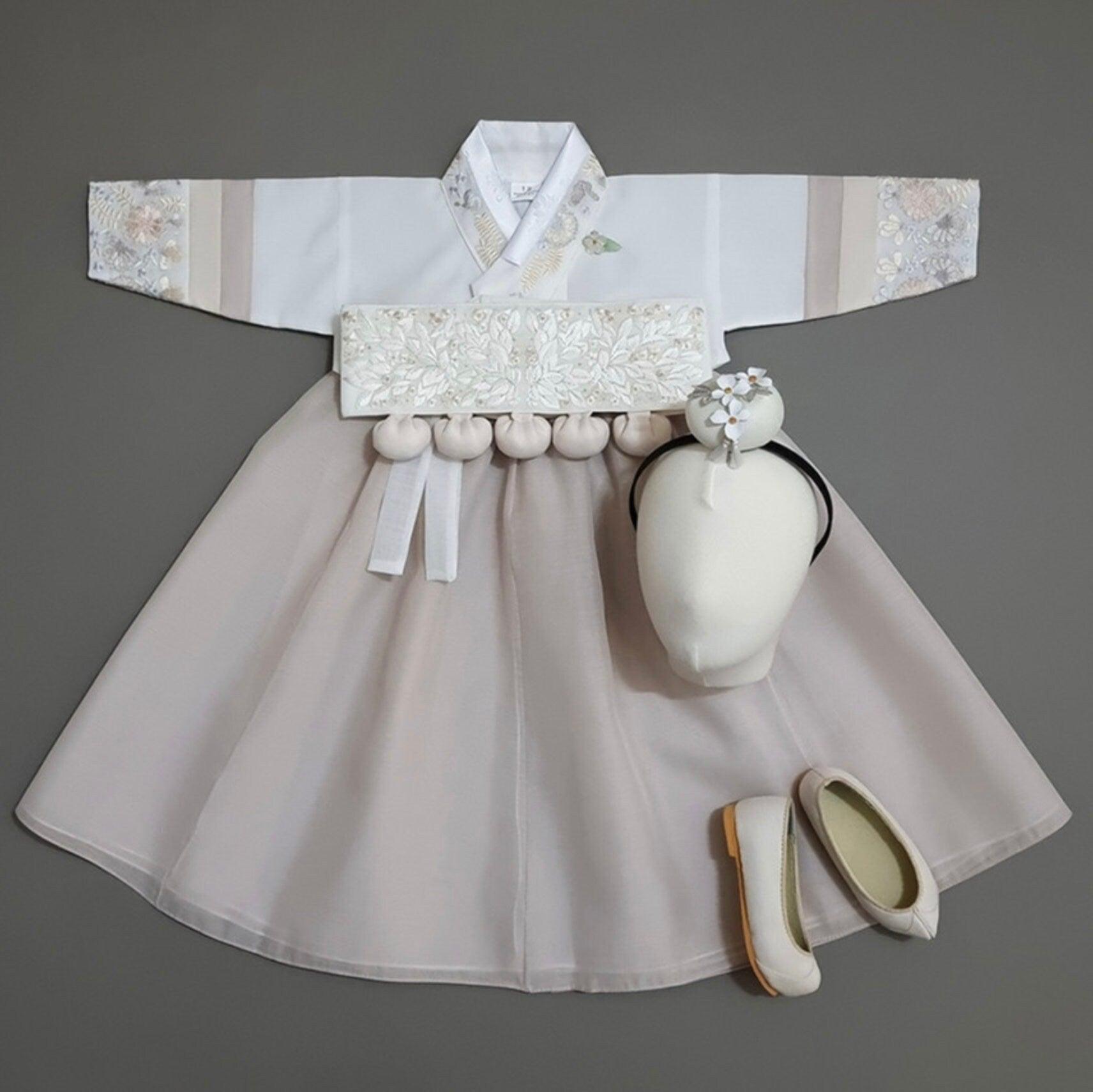 Hyunji Beige Girl Hanbok (100D-15YR) - Native Korean