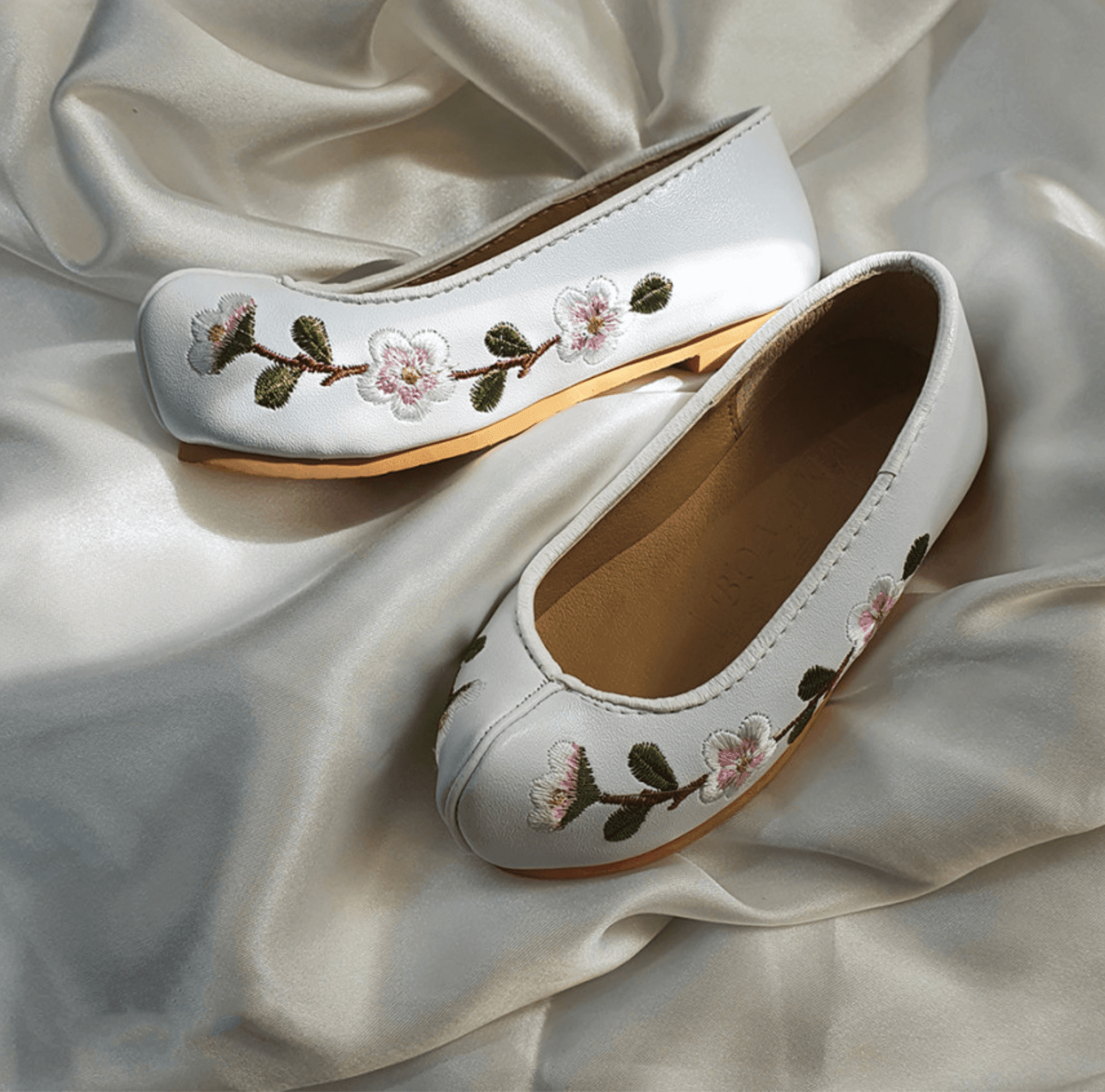 Ivory Floral Girl Hanbok Shoes (130~140mm) - Native Korean