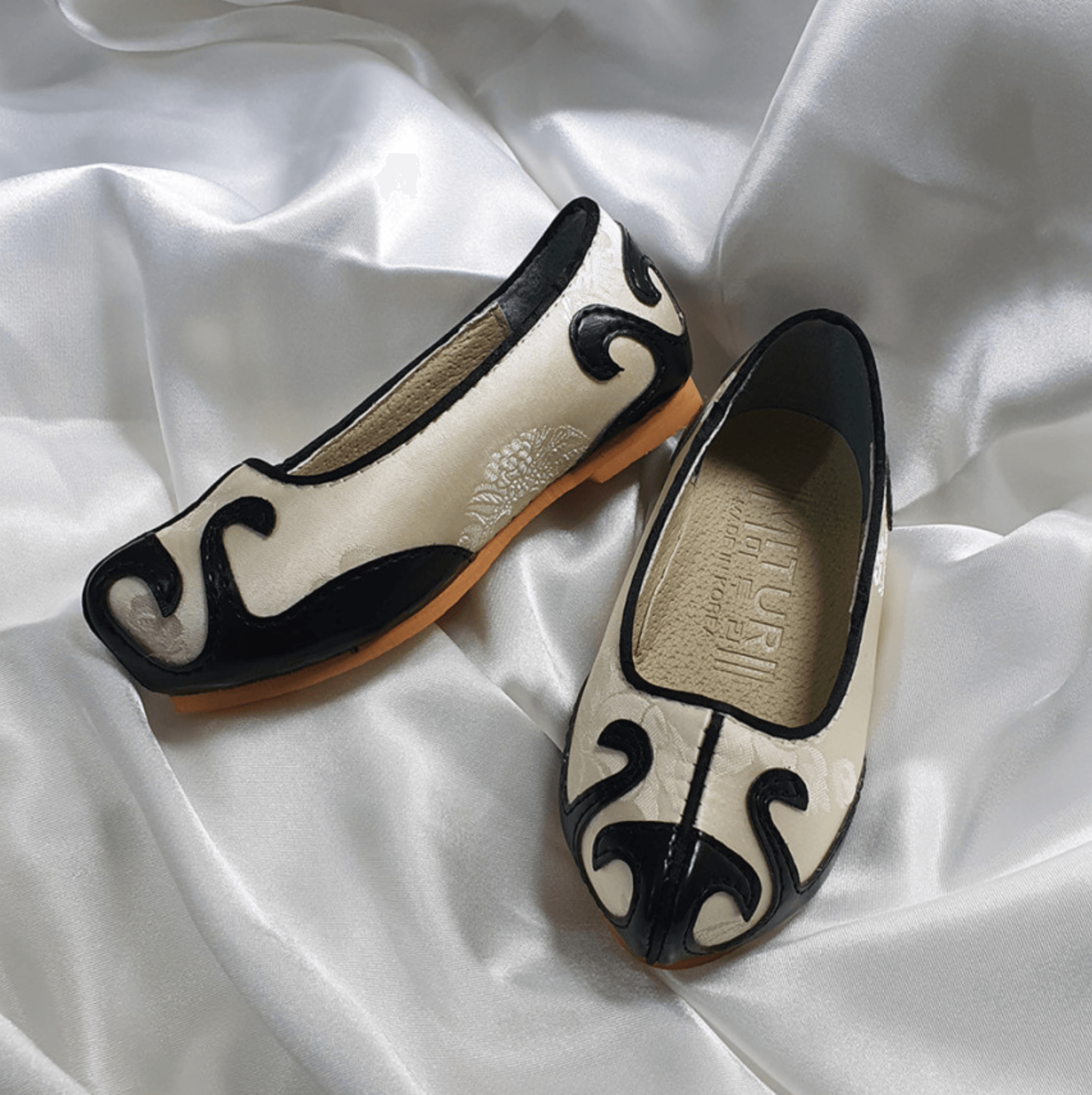 Ivory/Black Boy Hanbok Shoes (130~140mm) - Native Korean