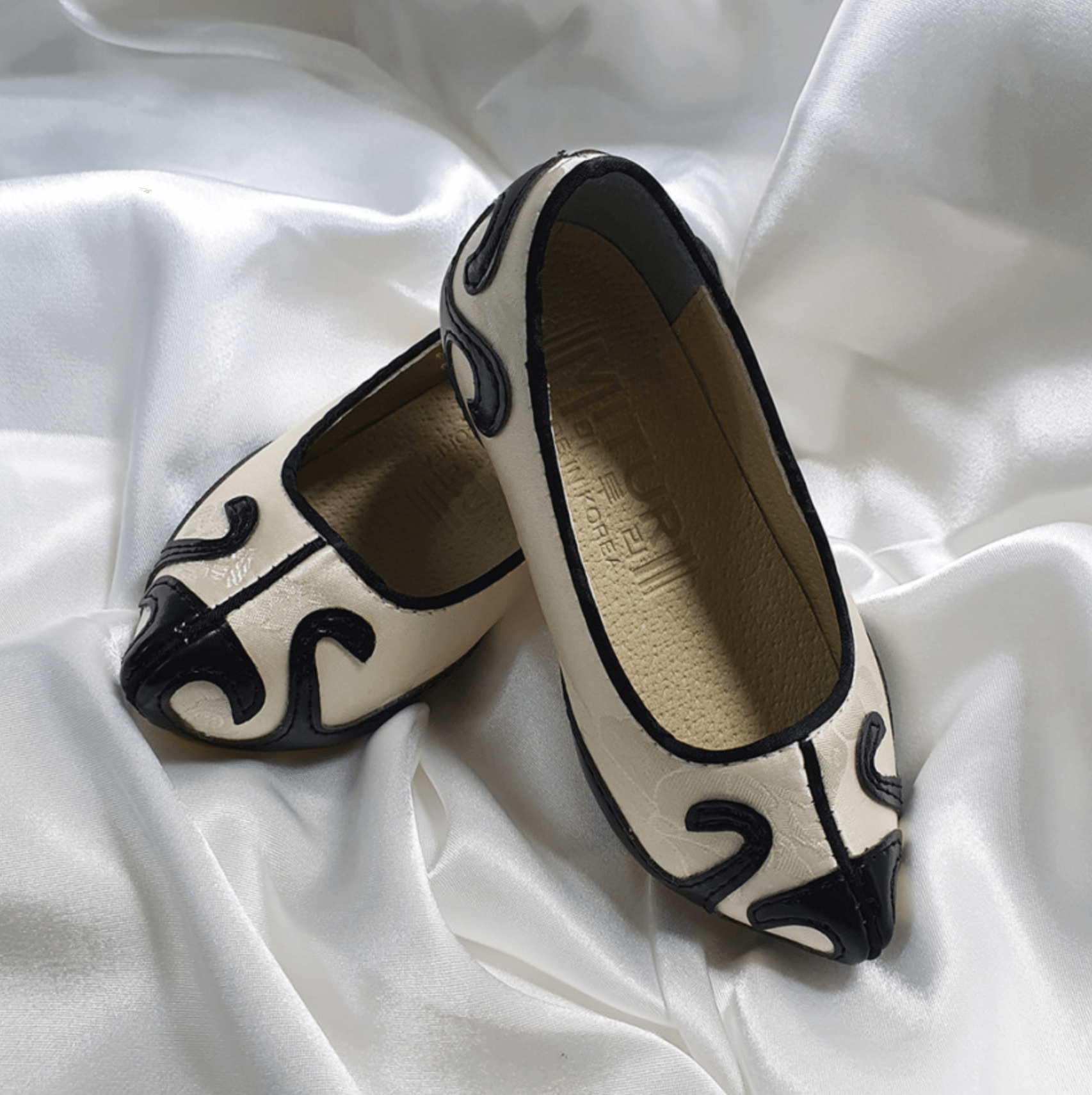 Ivory/Black Boy Hanbok Shoes (130~140mm) - Native Korean