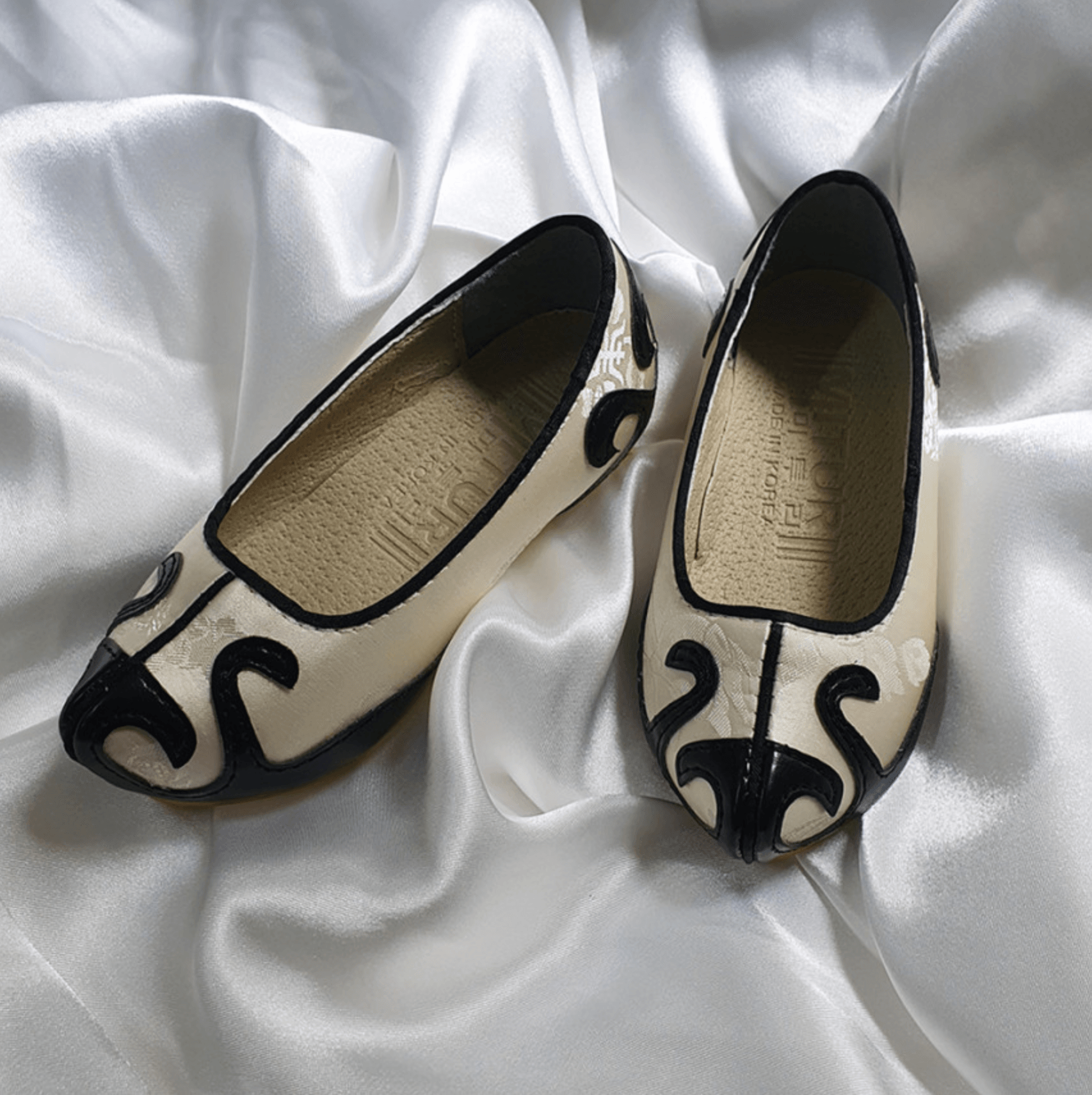 Ivory/Black Boy Hanbok Shoes (130~140mm) - Native Korean