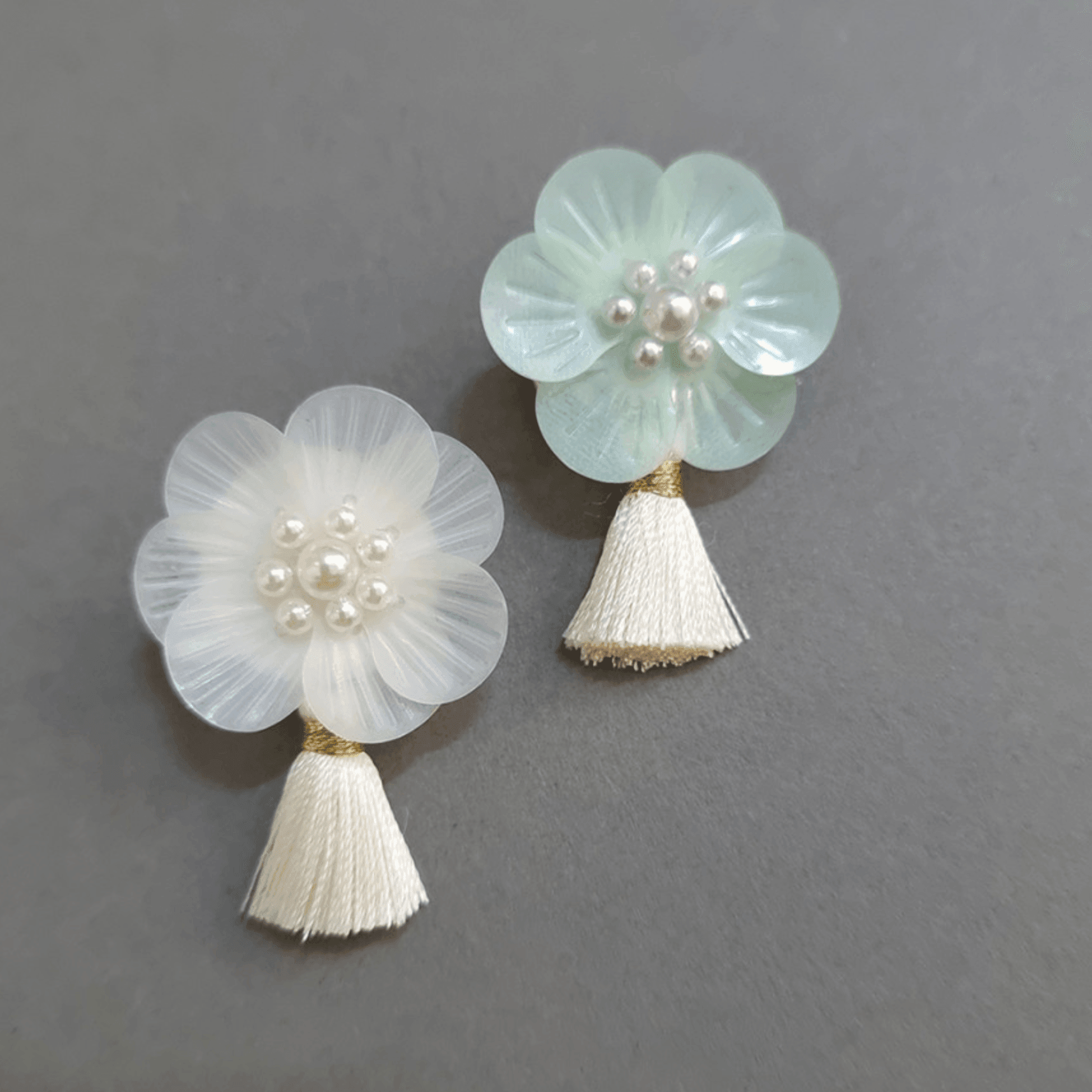 Pure Flower Brooch - Native Korean