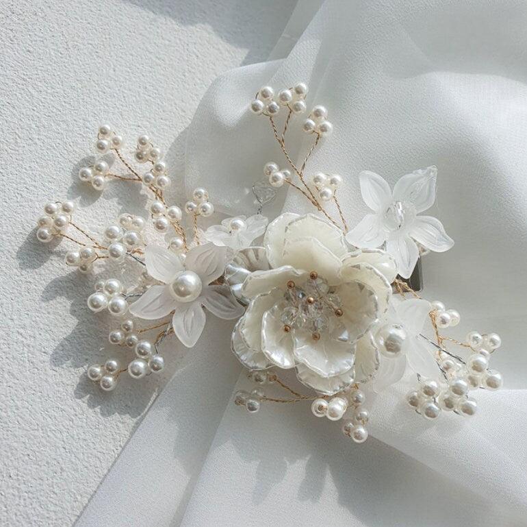 White Blossoms Flower Hairpin - Native Korean