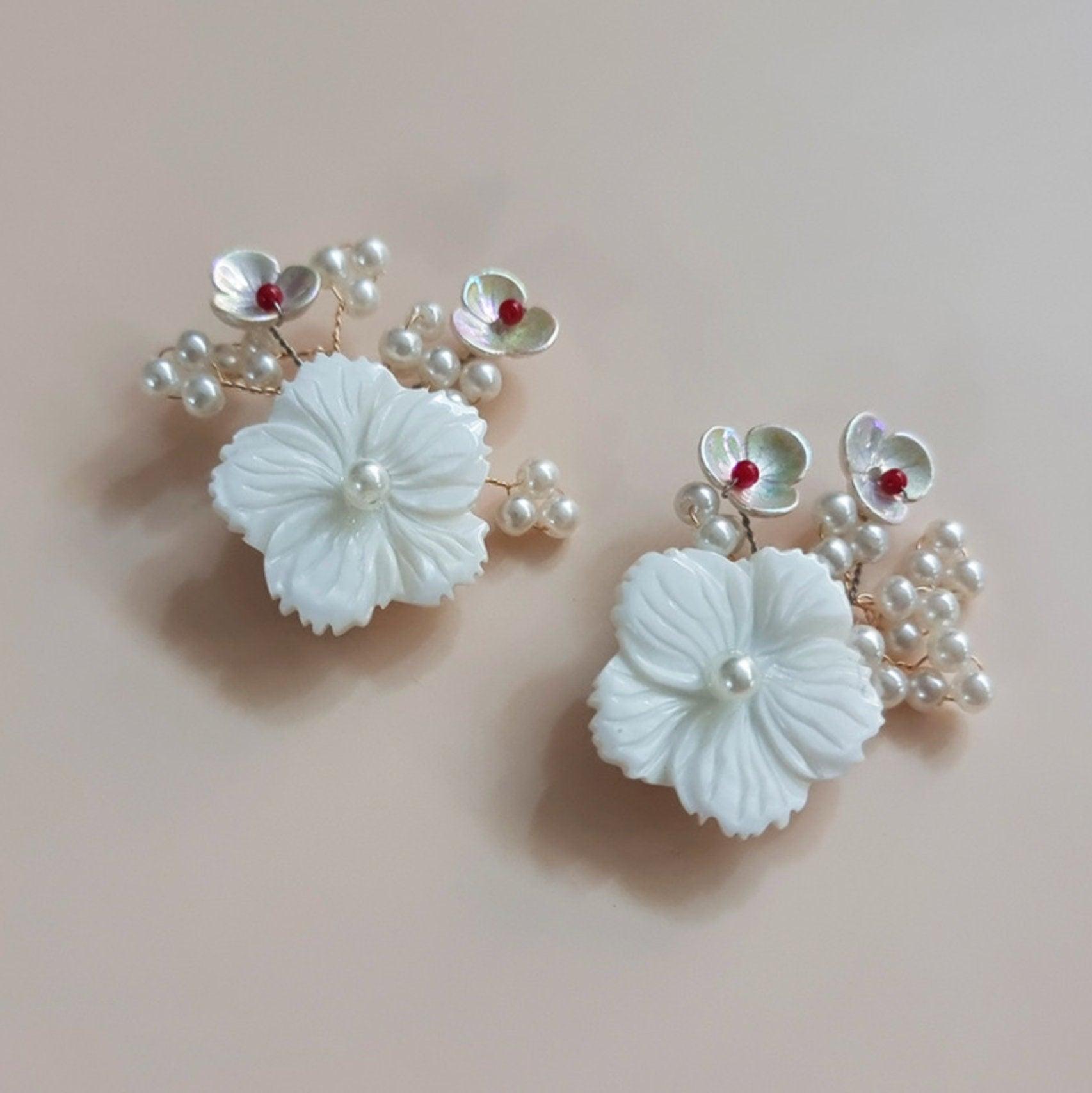 White Flowers Tassel Brooch - Native Korean